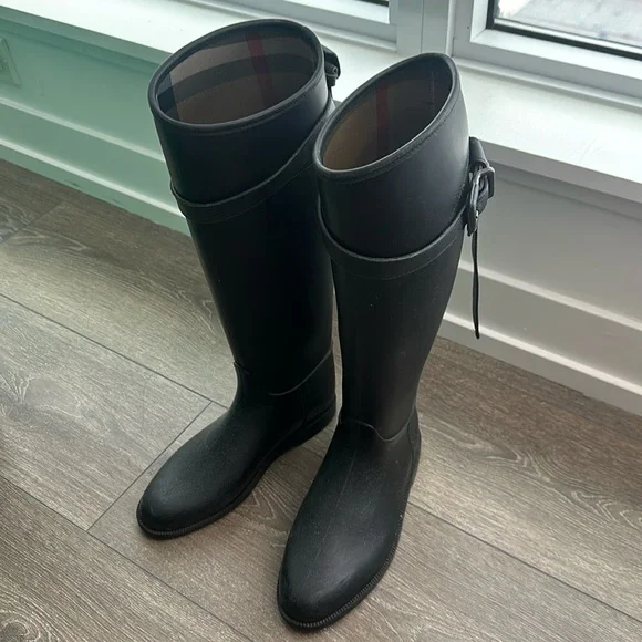Burberry Shoes Rain Boots Equestrian Style Under The Knee
